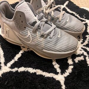 Men's Athletic Shoes - Gray